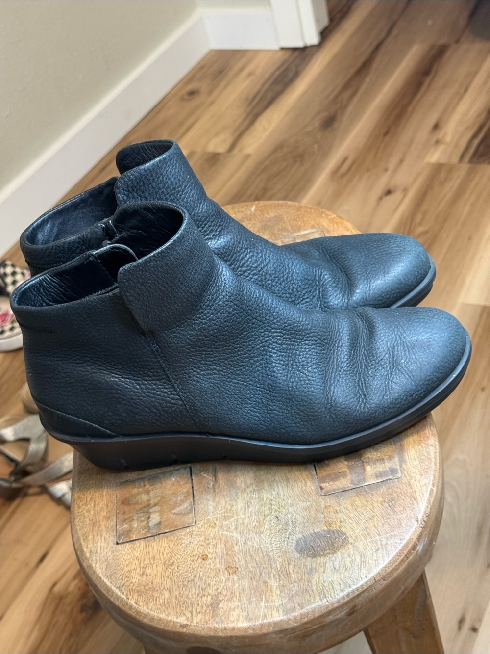 Ecco Black Leather Ankle Boots